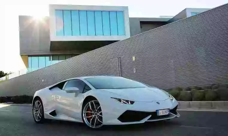 Lamborghini Urus ride in Dubai 