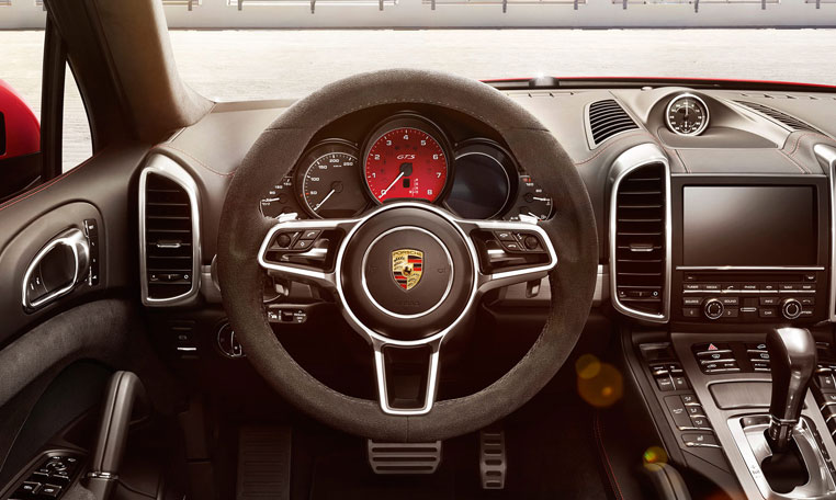 Porsche Cayenne Turbo ride in Dubai 