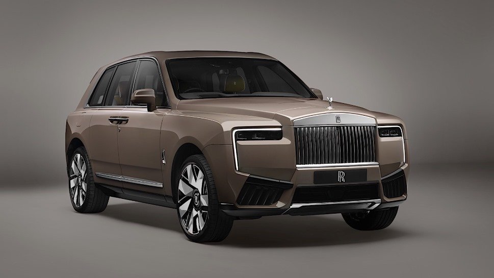 Rolls-Royce Cullinan Rental in Dubai